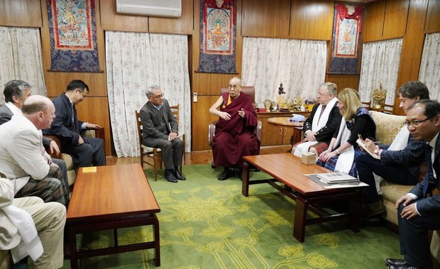 ༧གོང་ས་མཆོག་གིས་སུ་ཀོ་ཊིལེན་ཊའི་འཐུས་མི་དྲུག་ལས་གྲུབ་པའི་རིག་གཞུང་སྐུ་ཚབ་ཚོགས་ཆུང་ལ་མཇལ་མོལ་སྐབས། ༢༠༡༨།༡༠།༡༩ ༧གོང་ས་མཆོག་གིས་སུ་ཀོ་ཊིལེན་ཊའི་འཐུས་མི་དྲུག་ལས་གྲུབ་པའི་རིག་གཞུང་སྐུ་ཚབ་ཚོགས་ཆུང་ལ་མཇལ་མོལ་སྐབས། ༢༠༡༨།༡༠།༡༩