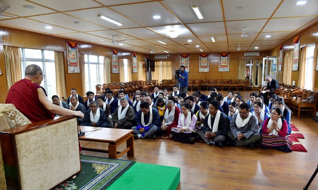 བོད་ཀྱི་དབུ་ཁྲིད་༧གོང་ས་མཆོག་གིས་སྨན་རྩིས་ཁང་གི་མཐར་ཕྱིན་སློབ་མ་མཇལ་བཅར་བ་ཚོར་མཇལ་ཁ་སྩལ་སྐབས། ༢༠༡༩།༧།༡༩ བོད་ཀྱི་དབུ་ཁྲིད་༧གོང་ས་མཆོག་གིས་སྨན་རྩིས་ཁང་གི་མཐར་ཕྱིན་སློབ་མ་མཇལ་བཅར་བ་ཚོར་མཇལ་ཁ་སྩལ་སྐབས། ༢༠༡༩།༧།༡༩