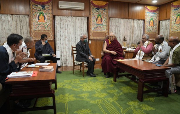 བྱམས་དང་སྙིང་རྗེ་ནི་འཛམ་གླིང་ཞི་བདེའི་ཀ་བ་ལྟ་བུ་ཡིན། ༧གོང་ས་མཆོག་གིས། བྱམས་དང་སྙིང་རྗེ་ནི་འཛམ་གླིང་ཞི་བདེའི་ཀ་བ་ལྟ་བུ་ཡིན། ༧གོང་ས་མཆོག་གིས།