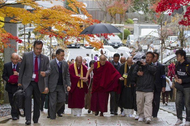 ༧གོང་ས་མཆོག་ཉི་ཧོང་གི་ཤིན་གྷོན་གོམས་སྲོལ་གྱི་ཐོག་ནས་གསང་སྔགས་ཀྱི་རྒྱུད་འཛིན་བྱེད་མཁན་གྱི་དགོན་པ་ཀོ་ཡ་སན་ལ་ཕེབས་བཞིན་པ། ༢༠༡༦།༡༡།༡༤
