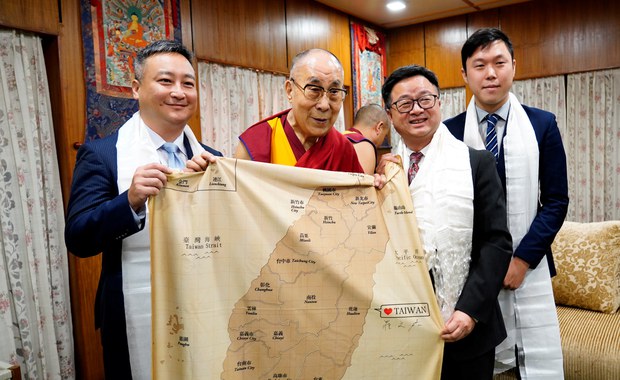 ཐེ་ཝན་གྱི་མང་གཙོ་ཡར་ཐོན་ཚོགས་པའི་ཚོགས་མི་ཁག་ཅིག་༧གོང་ས་མཆོག་དང་མཇལ་བཅར་སྐབས། ༢༠༡༩།༧།༡༩