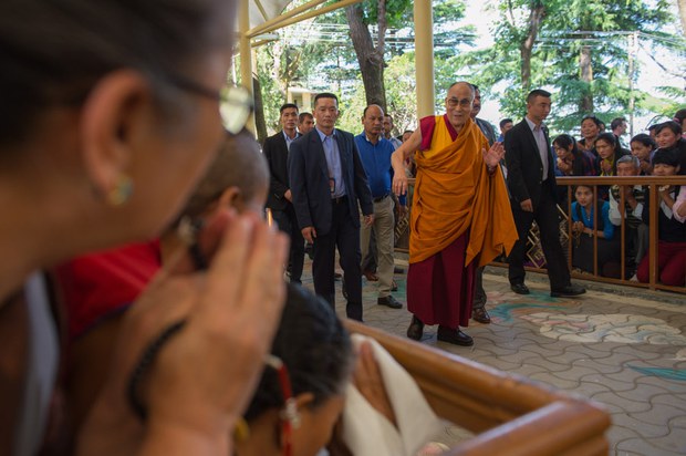 ༧གོང་ས་མཆོག་མ་ཎི་དུང་སྒྲུབ་ཀྱི་ཚོགས་མགོན་དུ་ཕེབས་བཞིན་པ། ༢༠༡༦།༥།༡༦