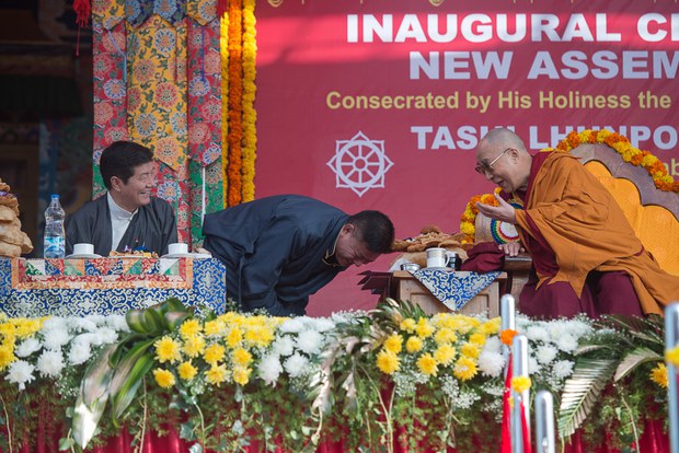 ༧གོང་ས་མཆོག་གིས་བྱེས་ཀྱི་ཆོས་སྡེ་ཆེན་པོ་བཀྲ་ཤིས་ལྷུན་པོར་ཆོས་འབྲེལ་བཀའ་སློབ་གནང་སྐབས། ༢༠༡༥།༡༢།༡༩