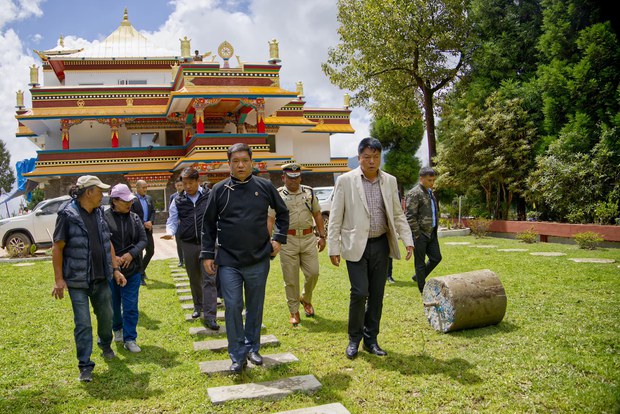 ཨ་རུ་ནཱ་ཅལ་མངའ་སྡེའི་གཞུང་དམངས་གཉིས་ཀྱིས་མོན་ཡུལ་དུ་རྒྱལ་བའི་ཕོ་བྲང་གསར་བཞེངས་གནང་འདུག ཨ་རུ་ནཱ་ཅལ་མངའ་སྡེའི་གཞུང་དམངས་གཉིས་ཀྱིས་མོན་ཡུལ་དུ་རྒྱལ་བའི་ཕོ་བྲང་གསར་བཞེངས་གནང་འདུག