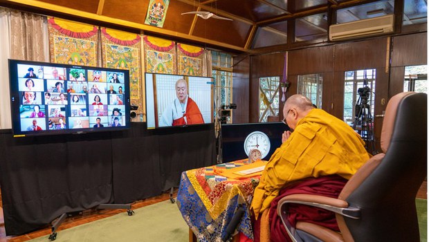 སྤྱི་ནོར་༧གོང་ས་མཆོག་གིས་ཀོ་རི་ཡའི་དད་ལྡན་པ་ཚོར་ཉིན་གསུམ་གྱི་ཆོས་འབྲེལ་མཇུག་སྒྲིལ། སྤྱི་ནོར་༧གོང་ས་མཆོག་གིས་ཀོ་རི་ཡའི་དད་ལྡན་པ་ཚོར་ཉིན་གསུམ་གྱི་ཆོས་འབྲེལ་མཇུག་སྒྲིལ།