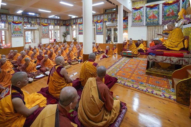 ༧གོང་ས་མཆོག་གིས་ཐེ་ཝན་གྱི་དད་ལྡན་པ་བརྒྱ་ཕྲག་བརྒལ་བར་དགེ་ཚུལ་ཕ་མ་དང་དགེ་སློང་གི་སྡོམ་པ་བསྩལ་གནང་མཛད་སྐབས། ༢༠༡༨།༡༠།༡ ༧གོང་ས་མཆོག་གིས་ཐེ་ཝན་གྱི་དད་ལྡན་པ་བརྒྱ་ཕྲག་བརྒལ་བར་དགེ་ཚུལ་ཕ་མ་དང་དགེ་སློང་གི་སྡོམ་པ་བསྩལ་གནང་མཛད་སྐབས། ༢༠༡༨།༡༠།༡