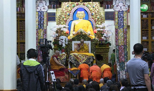 ༧གོང་ས་མཆོག་གིས་ཨེ་ཤེ་ཡའི་དད་ལྡན་པ་ཚོར་ཆོས་འབྲེལ་གནང་བཞིན་པ། ༢༠༡༧།༨།༢༩