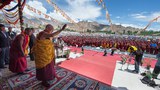 ༧གོང་ས་མཆོག་གིས་ལ་དྭགས་སུ་ཆོས་འབྲེལ་གསུངས་ཆོས་གནང་སྐབས། ༢༠༡༥།༧།༣༠