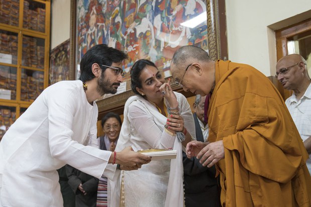 ༧གོང་ས་མཆོག་གིས་རྒྱ་གར་གྱི་ནང་བ་ཚོར་གསུང་ཆོས་གནང་སྐབས། ༢༠༡༦།༦།༧