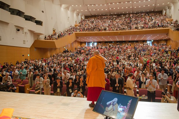 ༧གོང་ས་མཆོག་གིས་ཉི་ཧོང་ཨོ་ས་ཀ་Osaka་ནས་དད་ལྡན་པ་ཚོར་གསུང་ཆོས་གནང་སྐབས། ༢༠༡༦།༥།༡༠ ༧གོང་ས་མཆོག་གིས་ཉི་ཧོང་ཨོ་ས་ཀ་Osaka་ནས་དད་ལྡན་པ་ཚོར་གསུང་ཆོས་གནང་སྐབས། ༢༠༡༦།༥།༡༠