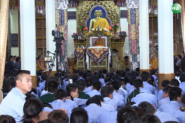 ༧གོང་ས་མཆོག་གིས་ཕྱི་ནང་གཞོན་སྐྱེས་ཚོར་ནང་ཆོས་ངོ་སྤྲོད་གནང་བཞིན་པ། ༢༠༡༦།༦།༡