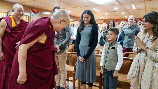 ༧གོང་ས་སྐྱབས་མགོན་ཆེན་པོ་མཆོག་དང་སིངྒ་པུར་ནས་བཅར་བའི་མཇལ་བཅར་བ། ༢༠༡༩།༣།༢༧