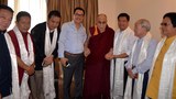 ཨ་རུ་ན་ཅལ་མངའ་སྡེའི་སྤྱི་ཁྱབ་བློན་ཆེན་པདྨ་མཁའ་འགྲོ་མཆོག་དང་གནད་ཡོད་མི་སྣ་ཁག་ཅིག་གིས་༧གོང་ས་མཆོག་ལ་མཇལ་སྐབས། ༢༠༡༦།༡༠།༠༩