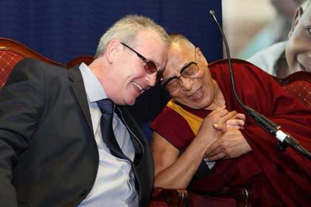དམག་འཁྲུག་ནང་ལྷུང་བའི་ཕྲུ་གུ་ལྟ་སྐྱོང་ཚོགས་པའི་འགན་འཛིན་(Richard Moore)་དང་༧གོང་ས་མཆོག