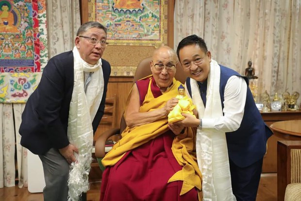 སྤྱི་ནོར་༸གོང་ས་༸སྐྱབས་མགོན་ཆེན་པོ་མཆོག་འབྲས་ལྗོངས་སུ་ཆིབས་སྒྱུར་ཐུགས་གཏན་འཁེལ་བ། སྤྱི་ནོར་༸གོང་ས་༸སྐྱབས་མགོན་ཆེན་པོ་མཆོག་འབྲས་ལྗོངས་སུ་ཆིབས་སྒྱུར་ཐུགས་གཏན་འཁེལ་བ།
