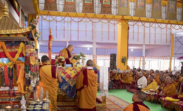 ༧གོང་ས་མཆོག་གིས་དཔལ་འཇིགས་བྱེད་ལྷ་བཅུ་གསུམ་མའི་བཀའ་དབང་བསྩལ་སྐབས། ༢༠༡༨།༡།༡༩