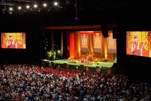 ༧གོང་ས་མཆོག་གིས་སུ་ཌ་སེ་སྦོག་ཏུ་དད་ལྡན་པ་སྟོང་ཚོ་མང་པོར་འཕགས་པ་སྤྱན་རས་གཟིགས་ཀྱི་བཀའ་དབང་གནང་སྐབས། ༢༠༡༦།༩།༡༦
