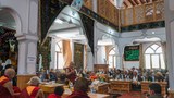 ༧གོང་ས་མཆོག་གིས་ལ་དྭགས་ཀྱི་ཁ་ཆེའི་ལྷ་ཁང་དུ་བཀའ་སློབ་གནང་བཞིན་པ། ༢༠༡༦།༨།༡༧
