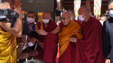 ༸གོང་ས་མཆོག་ལ་དྭགས་གླེའི་ཇོ་ཁང་དུ་གནས་གཟིགས་མཛད་པ།