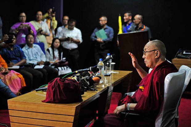 ༧གོང་ས་མཆོག་གིས་མ་ནི་པུར་ནས་གསར་འགོད་པ་ཚོར་བཀའ་ལན་གནང་སྐབས། ༢༠༡༧།༡༠།༡༨