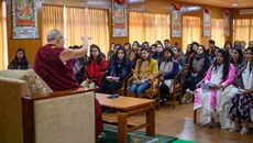 ༸གོང་ས་མཆོག་ནས་བུད་མེད་ཚོས་དམིགས་བསལ་གྱིས་འགན་ཁུར་དགོས་པའི་བཀའ་སློབ། 