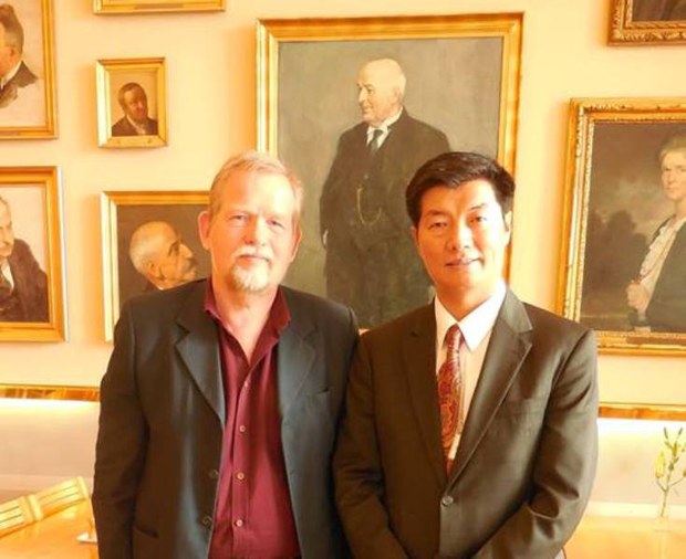 སྲིད་སྐྱོང་བློ་བཟང་སེང་གེ་མཆོག་ཡོ་རོབ་ཌན་མག་རྒྱལ་ཁབ་ཀྱི་ཕྱི་འབྲེལ་ལས་དོན་ཚོགས་ཆུང་གི་ཚོགས་མི་སྐུ་ཞབས་Christian Juhlམཇལ་འཕྲད་སྐབས། ༢༠༡༤།༥།༢༠ སྲིད་སྐྱོང་བློ་བཟང་སེང་གེ་མཆོག་ཡོ་རོབ་ཌན་མག་རྒྱལ་ཁབ་ཀྱི་ཕྱི་འབྲེལ་ལས་དོན་ཚོགས་ཆུང་གི་ཚོགས་མི་སྐུ་ཞབས་Christian Juhlམཇལ་འཕྲད་སྐབས། ༢༠༡༤།༥།༢༠