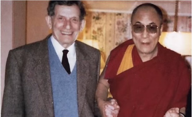 ཨ་མི་རི་ཀའི་དངོས་ཁམས་ཚན་རིག་གི་ལྟ་གྲུབ་སྨྲ་བ་གྲགས་ཅན་དམ་པ་(David Bohm)་ལགས་དང་༧གོང་ས་མཆོག