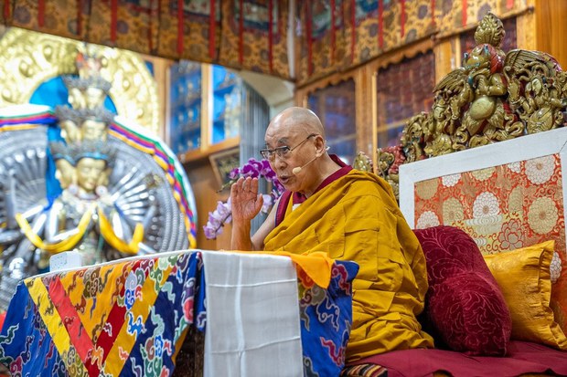 དམིགས་བསལ་ཆོས་དང་མ་འབྲེལ་བའི་ཐོག་ནས་བྱམས་སྙིང་རྗེ་སློབ་གྲྭའི་ནང་སློབ་ཐུབ་པ་བཟོ་དགོས། ༧གོང་ས་མཆོག་གིས།