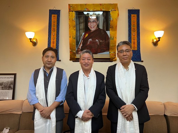 ལྡི་ལིའི་དོན་གཅོད་བཀའ་ཟུར་འབྲོང་ཆུང་དངོས་གྲུབ་ལགས་ཀྱི་དུས་ཡུན་གཙང་སྟེ་དོན་ཁང་གི་ལས་དོན་རྩིས་སྤྲད་གནང་བ།