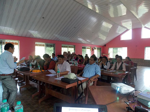ལྷོ་གཞིས་ཁག་གི་གཞི་རིམ་འོག་མའི་བོད་དགེ་རྣམས་ལ་སྐད་ཡིག་སློབ་དེབ་གསར་པ་རྒྱུས་སྟོན་ཟབ་སྦྱོང་སྐབས། ༢༠༡༥།༡༡ ལྷོ་གཞིས་ཁག་གི་གཞི་རིམ་འོག་མའི་བོད་དགེ་རྣམས་ལ་སྐད་ཡིག་སློབ་དེབ་གསར་པ་རྒྱུས་སྟོན་ཟབ་སྦྱོང་སྐབས། ༢༠༡༥།༡༡