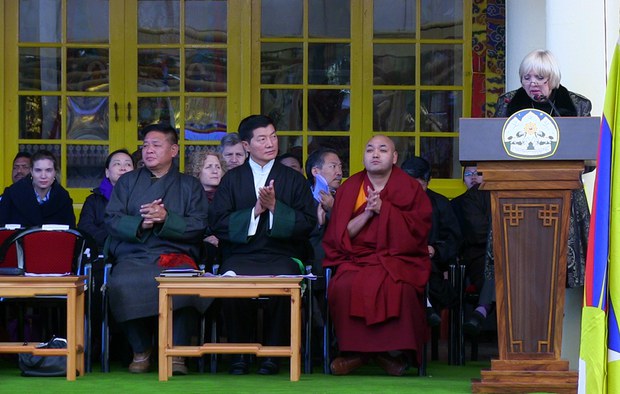 ཇར་མན་གྲོས་ཚོགས་ཀྱི་ཚོགས་གཞོན་ལྕམ་Claudia Rothམཆོག