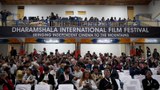 རྡ་རམ་ས་ལའི་རྒྱལ་སྤྱིའི་གློག་བརྙན་དུས་སྟོན་དབུ་འབྱེད་དུ་༧གོང་ས་མཆོག་གི་༸སྐུའི་མཛད་རྣམ་དང་འབྲེལ་བའི་གློག་བརྙན་བདེ་སྐྱིད་ཀྱི་ཤེས་རབ་ཅེས་པ་གཟིགས་འབུལ་གནང་ཡོད་པ།