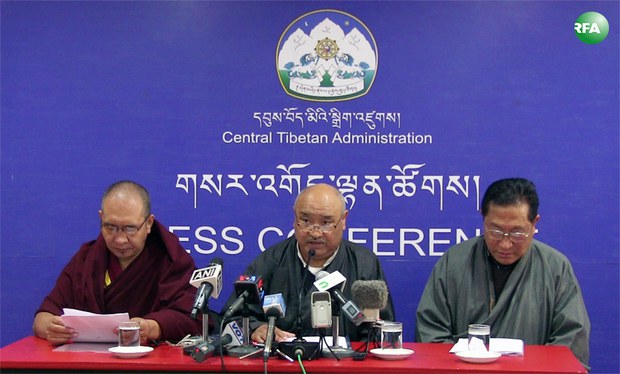དབུས་འོས་བསྡུ་ལས་ཁུངས་ནས་སྲིད་སྐྱོང་དང་སྤྱི་འཐུས་ཀྱི་དངོས་གཞིའི་འོས་དམིཊ་གསལ་བསྒྲཊ་གནང་སྐབས། ༢༠༡༦།༢།༣ དབུས་འོས་བསྡུ་ལས་ཁུངས་ནས་སྲིད་སྐྱོང་དང་སྤྱི་འཐུས་ཀྱི་དངོས་གཞིའི་འོས་དམིཊ་གསལ་བསྒྲཊ་གནང་སྐབས། ༢༠༡༦།༢།༣