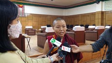 འོས་བསྡུའི་འགན་འཛིན་ལས་འཕར་གཉིས་ཀྱིས་ལས་འཁུར་དམ་འབུལ་གནང་སྐབས། ༢༠༢༠།༨།༣