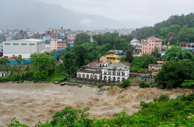 ཇོ་མོ་གླང་མའི་རི་གཤམ་དུ་འཁྱགས་རོམ་བཞུས་ནས་ཆུ་ལོག་བརྒྱབ་པ།