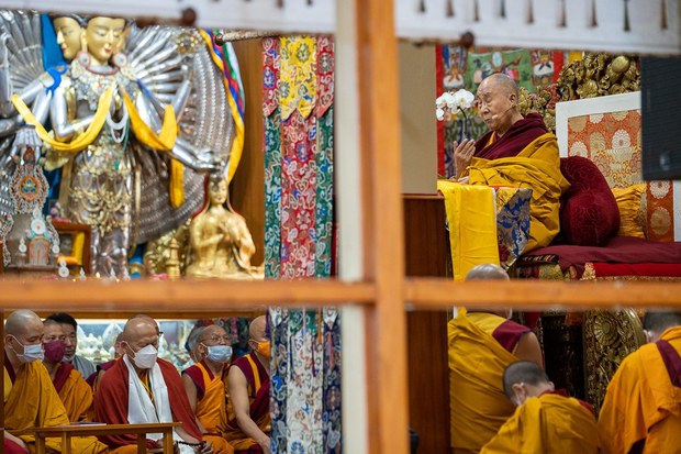 ༧གོང་ས་མཆོག་གིས་ཐུགས་རྗེ་ཆེན་པོའི་བཀའ་དབང་གི་སྟ་གོན་སྐབས། བོད་ནང་གི་བོད་མི་ཚོ་དང་རྒྱ་རིགས་གྲོགས་པོ་ཚོར་དམིགས་འོག་ཏུ་གཙོ་བོར་བཅུག་ཡོད་པར་བཀའ་སྩལ་པ།