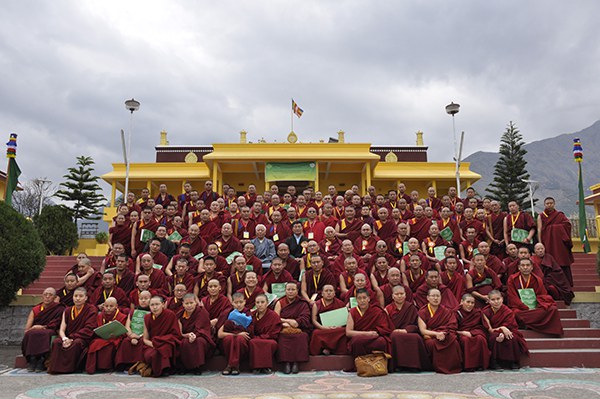 བོད་ཀྱི་ཆོས་བརྒྱུད་ཁག་གི་བགྲོ་གླེང་ཐེངས་དང་པོའི་སྐབས་ཀྱི་ཚོགས་ཞུགས་པ་རྣམས། ༢༠༡༥།༣།༢ བོད་ཀྱི་ཆོས་བརྒྱུད་ཁག་གི་བགྲོ་གླེང་ཐེངས་དང་པོའི་སྐབས་ཀྱི་ཚོགས་ཞུགས་པ་རྣམས། ༢༠༡༥།༣།༢