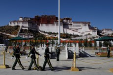 དམ་བསྒྲགས་ཀྱི་དངོས་ཡོད་གནས་སྟངས་སྦས་ཏེ་དབུལ་གྲོལ་འགག་སྒྲོལ་ཟེར་བར་ལྟ་སྐོར།
