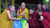 ༧གོང་ས་མཆོག་ལ་བཀའ་དྲིན་རྗེས་དྲན་སླད་གསེར་གྱི་གཟེངས་རྟགས་འབུལ་བ། ༢༠༡༥།༡༡།༣