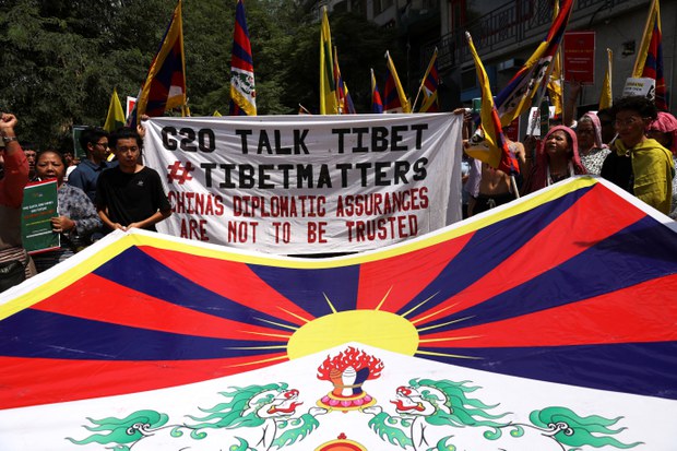 བོད་ཀྱི་གཞོན་ནུ་ལྷན་ཚོགས་ཀྱིས་G20ཚོགས་འདུ་བསྐོང་བཞིན་པའི་ཐོག་བོད་དོན་གླེང་དགོས་པར་ངོ་རྒོལ་གྱི་ལས་འགུལ་སྤེལ་བ། བོད་ཀྱི་གཞོན་ནུ་ལྷན་ཚོགས་ཀྱིས་G20ཚོགས་འདུ་བསྐོང་བཞིན་པའི་ཐོག་བོད་དོན་གླེང་དགོས་པར་ངོ་རྒོལ་གྱི་ལས་འགུལ་སྤེལ་བ།