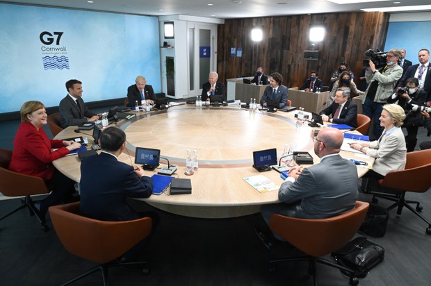 ༧གོང་ས་མཆོག་དབུས་སྙན་གྲགས་ཅན་གྱི་མི་སྣ་བརྒྱ་ལྷག་གིས་དབུལ་ཕོངས་ཡུལ་ལུང་ཁག་ལ་འགོག་ཁབ་སྦྱོར་སྤྲོད་ཡོང་བའི་འབོད་སྐུལ།