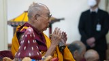 ༸གོང་ས་མཆོག་བཞུགས་སྒར་ཐེག་ཆེན་ཆོས་གླིང་གཙུག་ལག་ཁང་དུ། དགའ་ལྡན་ལྔ་མཆོད་ཀྱི་ཚོགས་མགོན་དུ་ཆིབས་སྒྱུར་མཛད་པ།