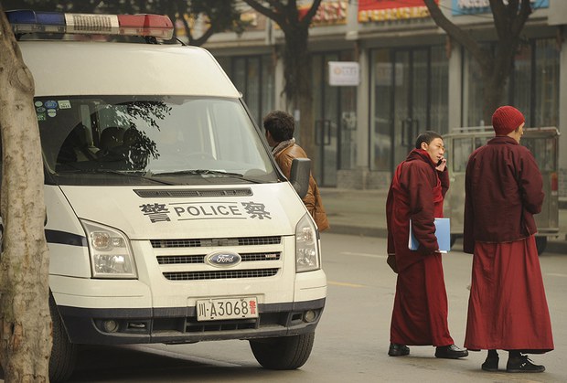 སི་ཁྲོན་ཕྱོགས་སུ་རྒྱ་ནག་གི་ཉེན་རྟོག་པས་སྐོར་གཡེང་བྱེད་བཞིན་པ། ༢༠༡༢