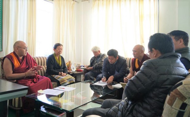 གངས་ལྗོངས་དཔལ་འབྱོར་ཞབས་ཞུ་ཁང་དེ་བཞིན་རང་སྐྱོང་ལྡན་པའི་ཁེ་གཉེར་ཁང་ཞིག་ཏུ་བསྒྱུར་ཐབས་བྱེད་བཞིན་འདུག