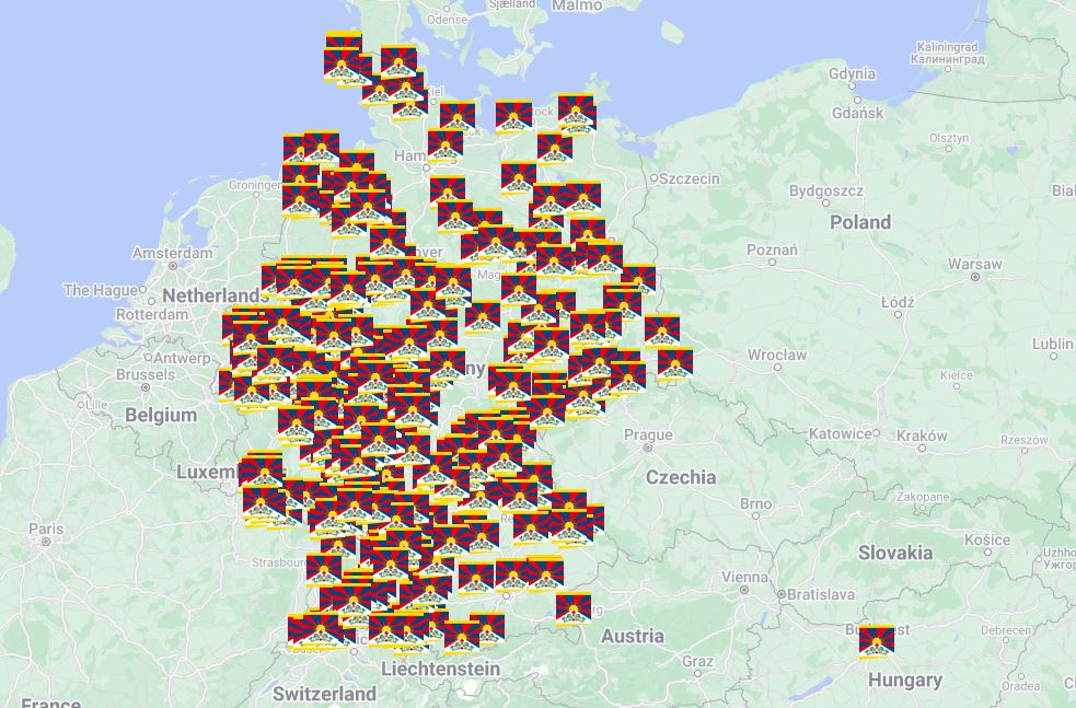 German cities fly the Tibet flag (2).JPG