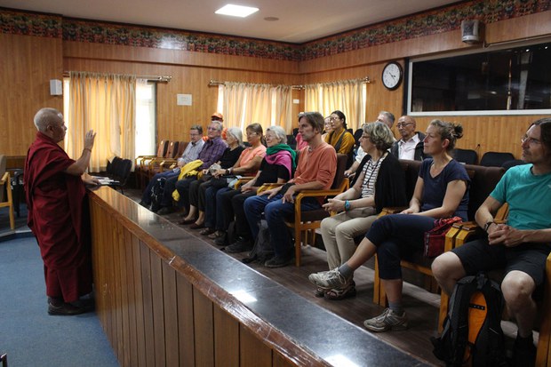 བོད་དོན་རྒྱབ་སྐྱོར་བས་རྡ་སར་གཟིགས་སྐོར། བོད་དོན་རྒྱབ་སྐྱོར་བས་རྡ་སར་གཟིགས་སྐོར།