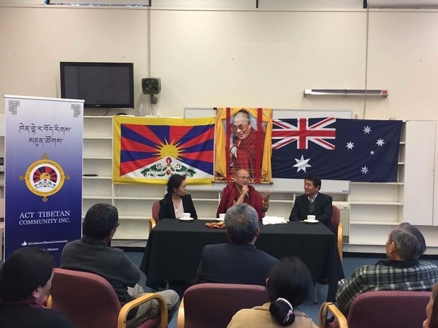 ཆབ་སྲིད་བཙོན་ཟུར་མགོ་ལོག་འཇིགས་མེད་ལགས་ཀྱིས་ཨོ་སི་ཁྲོ་ལེ་ཡའི་ནང་བོད་དོན་ཞུ་གཏུག་གནང་སྐབས། ༢༠༡༦།༡༠།༡༢ ཆབ་སྲིད་བཙོན་ཟུར་མགོ་ལོག་འཇིགས་མེད་ལགས་ཀྱིས་ཨོ་སི་ཁྲོ་ལེ་ཡའི་ནང་བོད་དོན་ཞུ་གཏུག་གནང་སྐབས། ༢༠༡༦།༡༠།༡༢