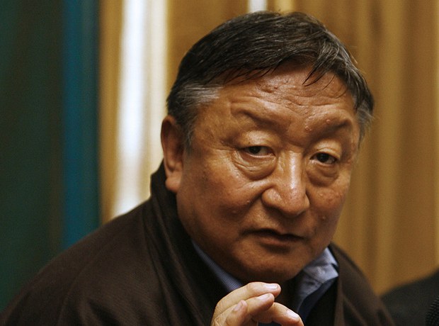 བཀའ་ཟུར་རྒྱ་རི་བློ་གྲོས་རྒྱལ་མཚན་རིན་པོ་ཆེ་མཆོག་གི་སྐུ་ཕུང་རྒྱ་གར་དུ་གདན་འདྲེན་ཞུ་ཡིན་འདུག