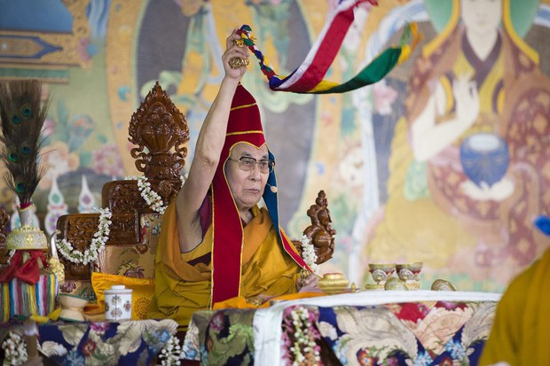 ༸གོང་ས་མཆོག་ནས་རྟ་མགྲིན་གྱི་བཀའ་དབང་བསྩལ་བ། ༸གོང་ས་མཆོག་ནས་རྟ་མགྲིན་གྱི་བཀའ་དབང་བསྩལ་བ།