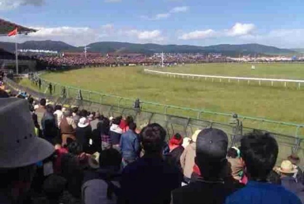 མདོ་ལྷོ་རྨ་ཆུའི་གེ་སར་རྟ་རྒྱུག་བྱེད་ཡུལ། ༢༠༡༤།༨།༡༧